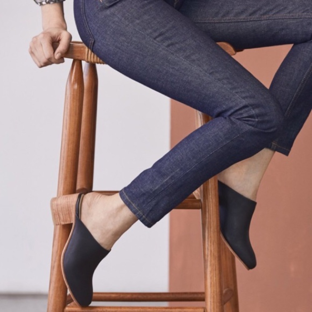 Nisolo Paloma Mules - Black